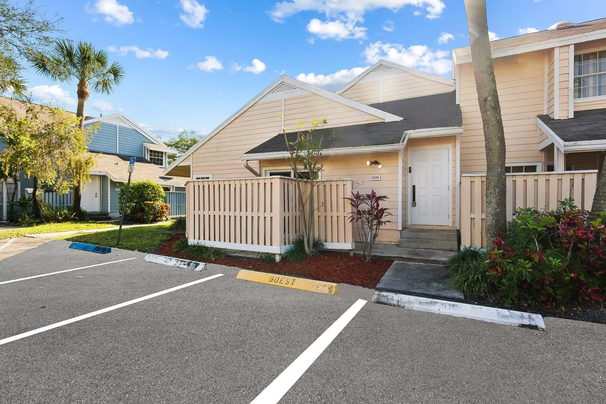 Picture of 2139 Champions Way 2139, North Lauderdale, FL 33068