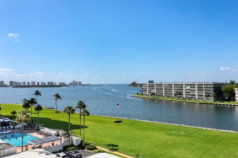 Picture of 123 Lakeshore Drive 642, North Palm Beach FL 33408