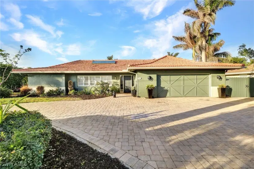 Picture of 13 Pelican St W, Naples FL 34113