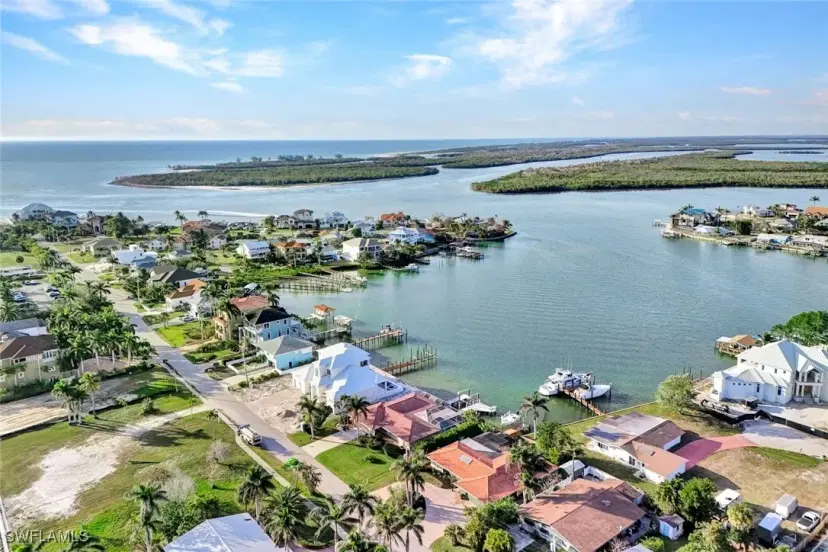 Picture of 13 Pelican St W, Naples FL 34113