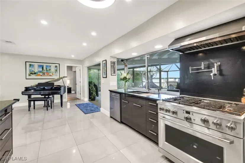 Picture of 13 Pelican St W, Naples FL 34113