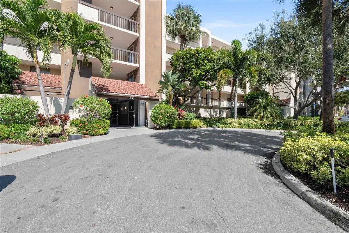 Picture of 955 Egret Circle 207, Delray Beach, FL 33444