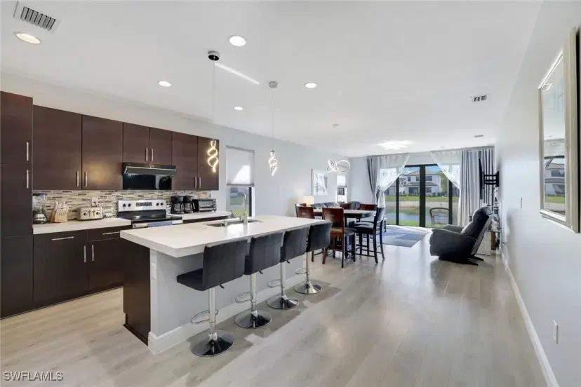 Picture of 8992 Madrid Cir, Naples FL 34104