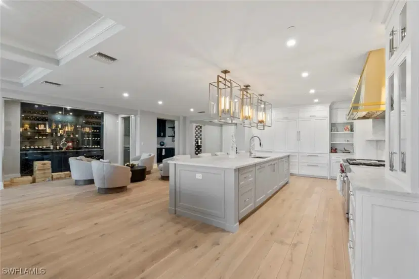 Picture of 1820 Gulf Shore Blvd N 302-303, Naples FL 34102
