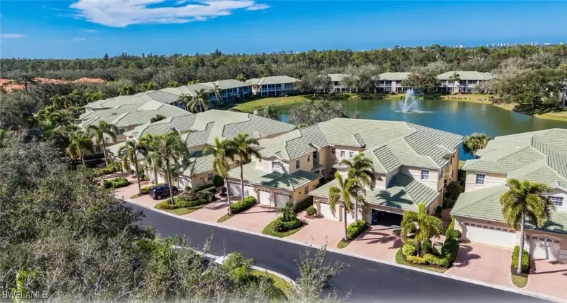 Picture of 558 Vintage Reserve Ln 19B, Naples FL 34119
