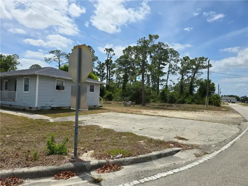 Picture of 404 Jack Ave N, Lehigh Acres FL 33971
