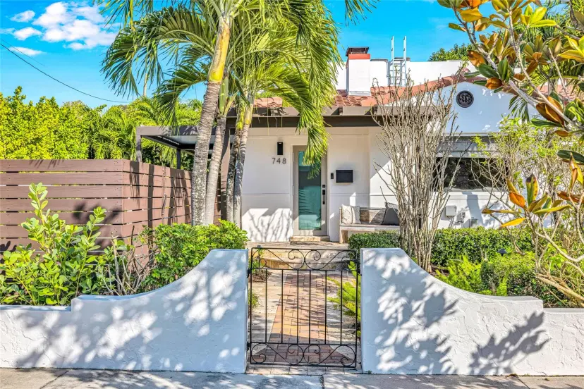 Picture of 748 NE 17Th Way, Fort Lauderdale FL 33304