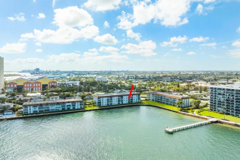 Picture of 410 Wilma Circle 203, Riviera Beach FL 33404