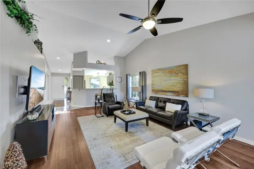 Picture of 752 Wiggins Lake Dr 201, Naples FL 34110