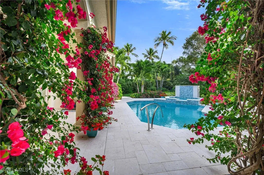 Picture of 455 1St Ave N, Naples, FL 34102