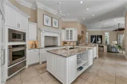 Picture of 455 1St Ave N, Naples, FL 34102
