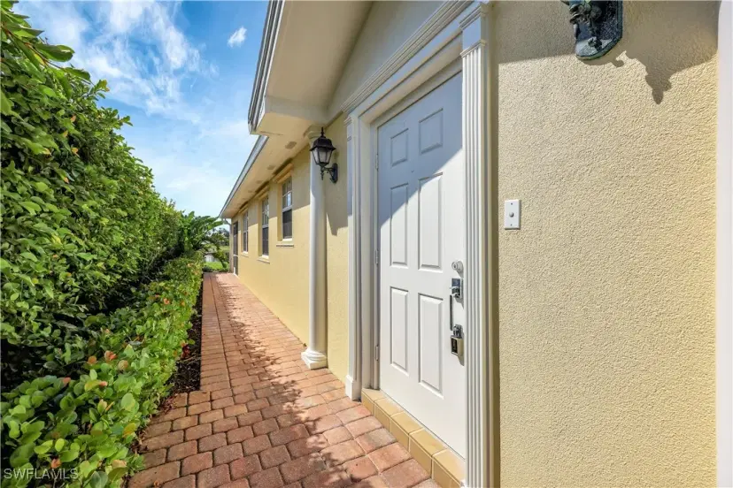 Picture of 4255 Redonda Ln, Naples FL 34119