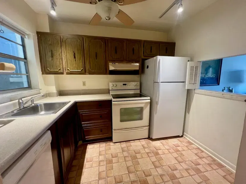 Picture of 650 Snug Harbor Drive G103, Boynton Beach FL 33435