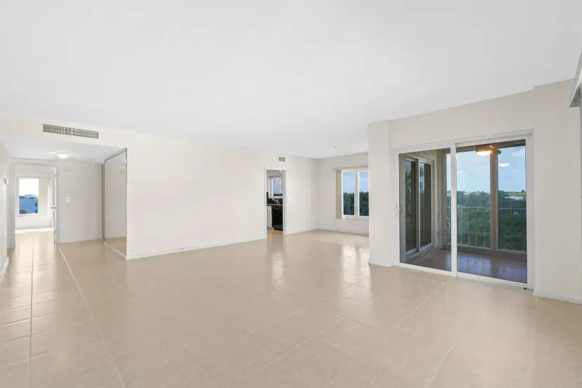 Picture of 555 SE 6Th Avenue 6H, Delray Beach FL 33483