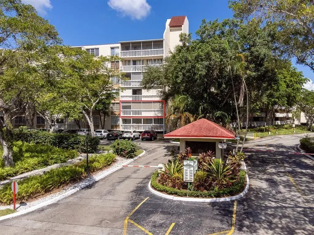 Picture of 7021 Environ Blvd 316, Lauderhill, FL 33319