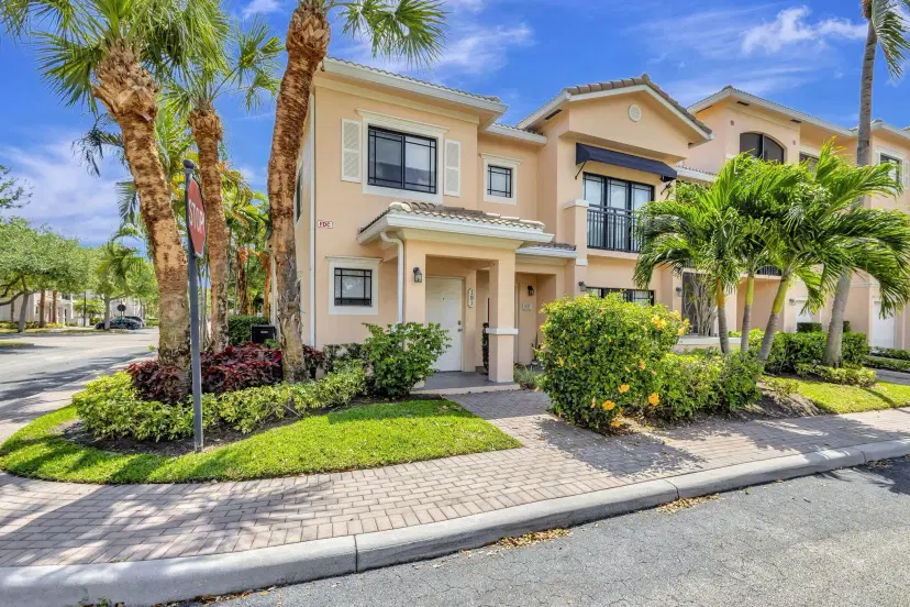Picture of 2809 Amalei Drive 101, Palm Beach Gardens FL 33410