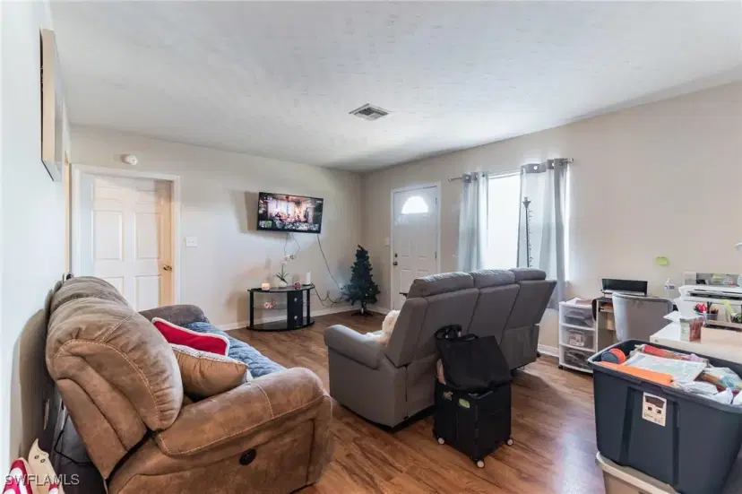Picture of 1185 Biscayne Dr, Cape Coral FL 33909