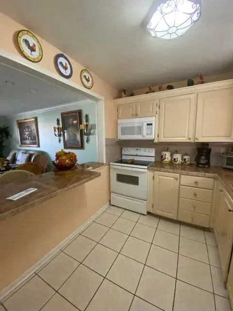 Picture of 715 Lori Drive 302, Palm Springs FL 33461