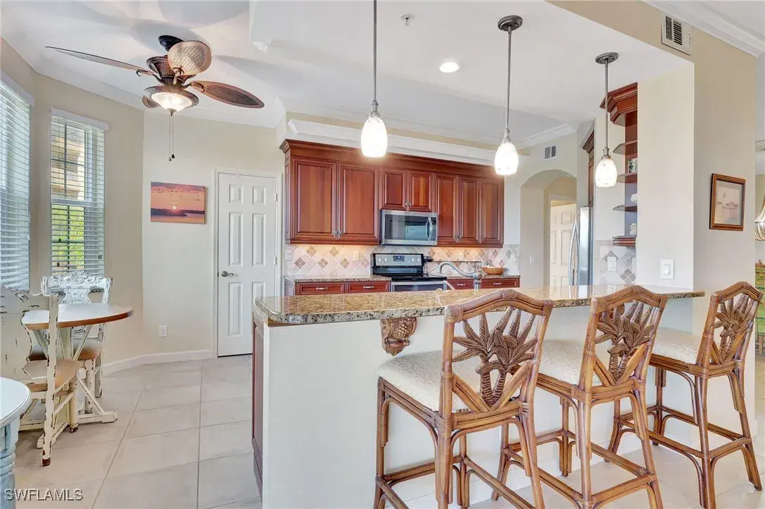 Picture of 201 Vintage Bay Dr B12, Marco Island, FL 34145