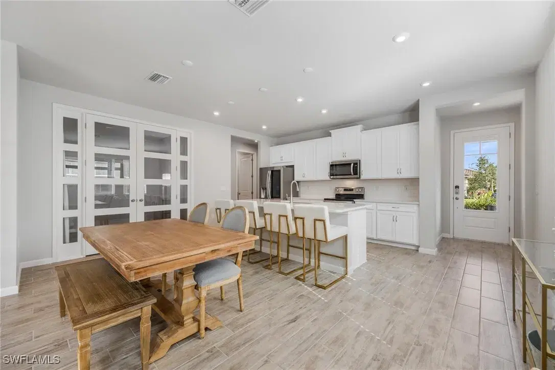 Picture of 10363 Bonavie Cove Dr, Fort Myers, FL 33966
