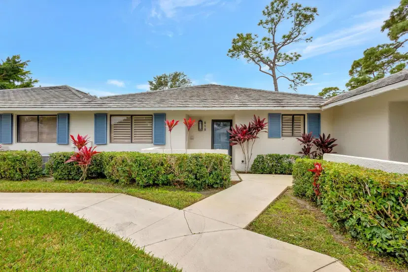 Picture of 515 Club Drive Drive, Palm Beach Gardens FL 33418