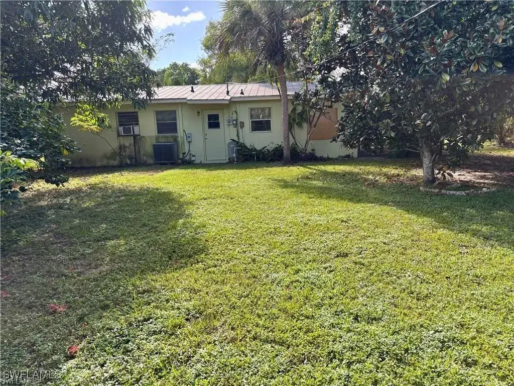 Picture of 697 Pine Vale Dr, Naples, FL 34104