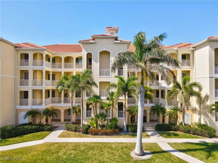Picture of 20021 Sanibel View Cir 105, Fort Myers FL 33908