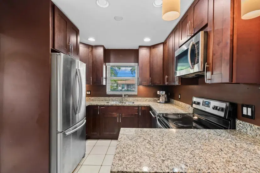 Picture of 106 NE 2Nd Pl, Dania Beach FL 33004