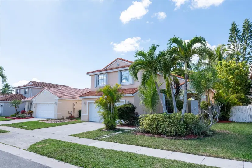 Picture of 1080 NW 189Th Ave, Pembroke Pines FL 33029