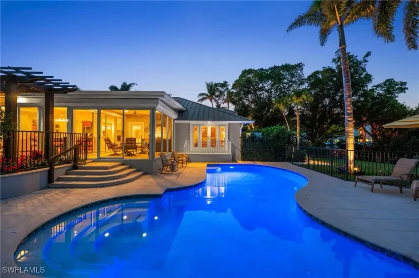 Picture of 1180 Oleander Dr, Naples FL 34102