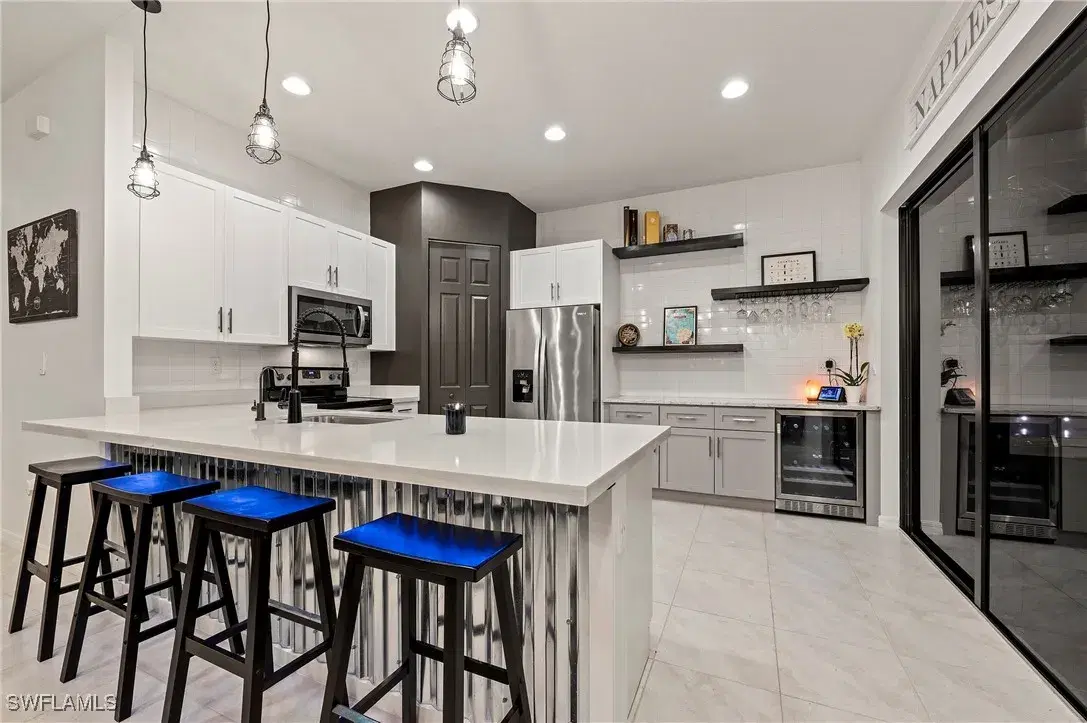 Picture of 8987 Madrid Cir, Naples, FL 34104