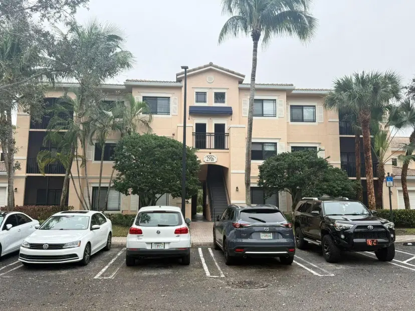 Picture of 2916 Tuscany Ct 303, Palm Beach Gardens FL 33410