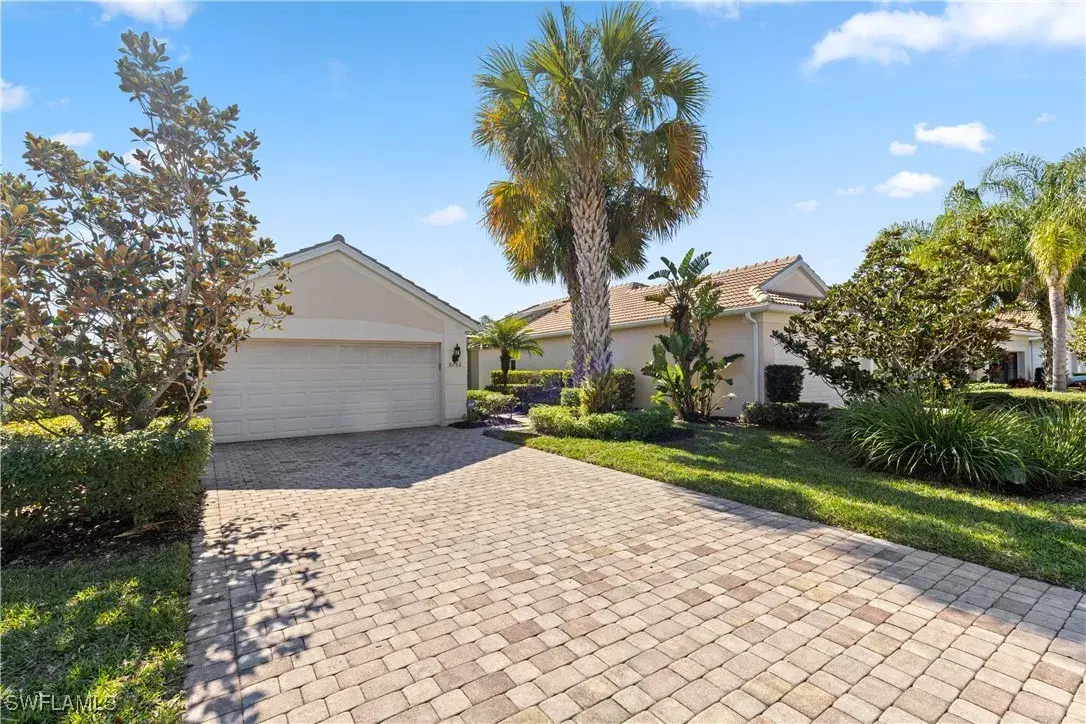 Picture of 8752 Querce Ct, Naples, FL 34114