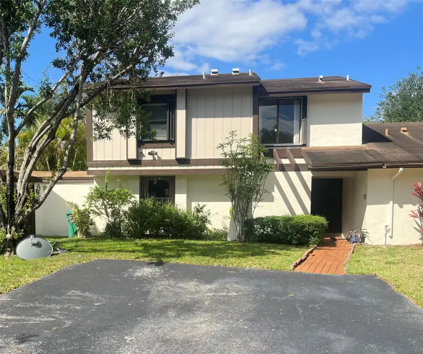Picture of 12830 SW 67Th Ter 12830, Miami FL 33183