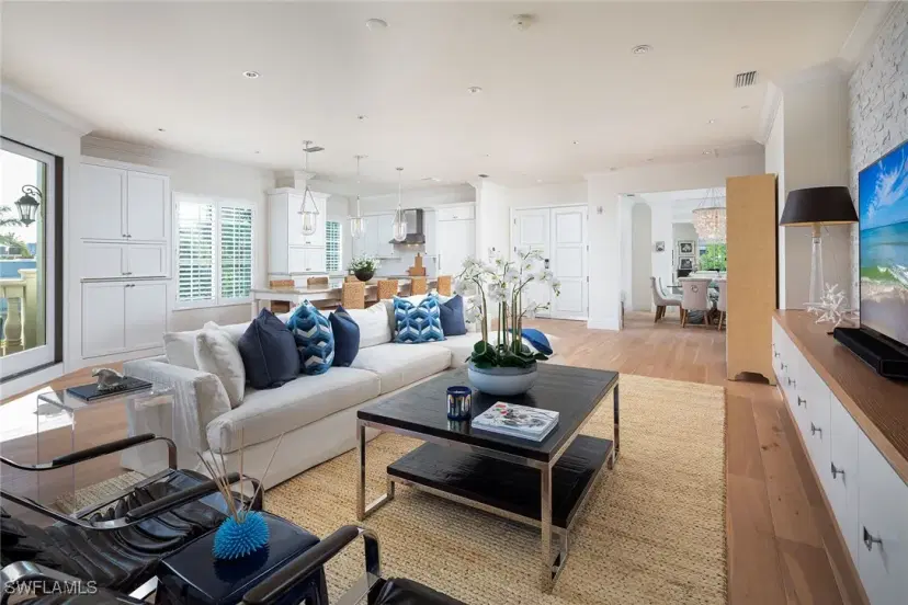 Picture of 750 11Th St S C, Naples FL 34102