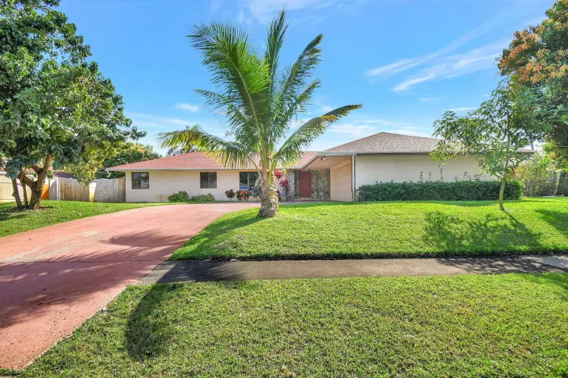 Picture of 834 Briarwood Drive, Haverhill FL 33415