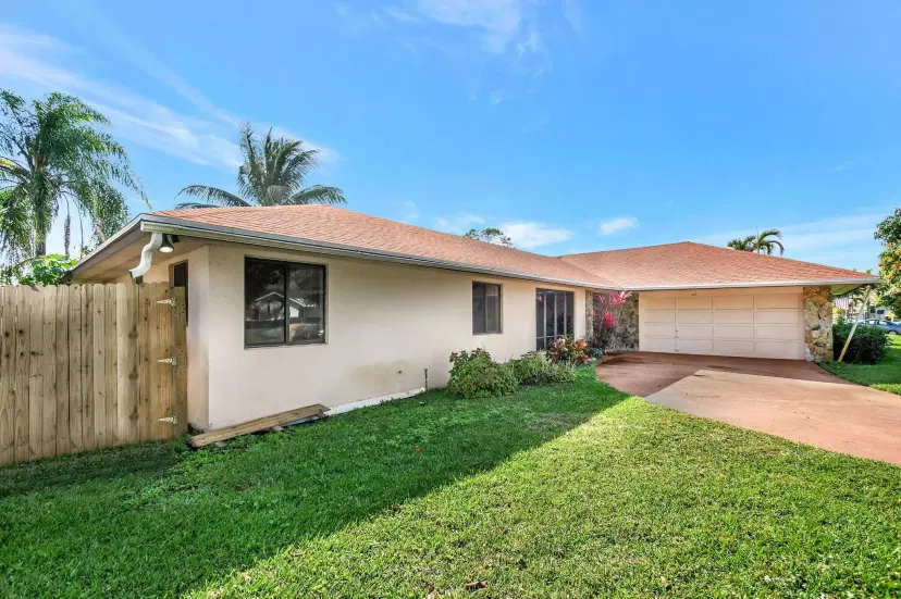 Picture of 834 Briarwood Drive, Haverhill FL 33415
