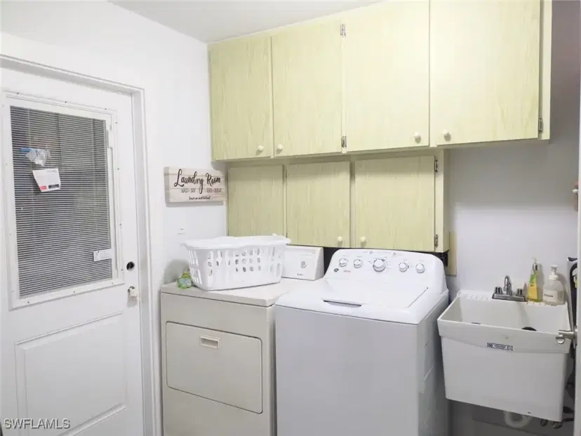 Picture of 4909 Normandy Ct, Cape Coral FL 33904