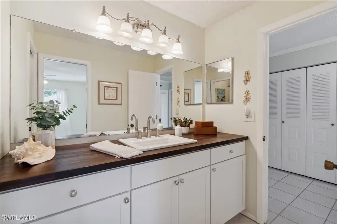 Picture of 5651 Longleaf Dr, North Fort Myers, FL 33917