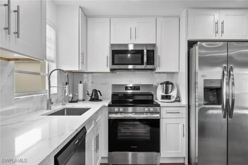 Picture of 1549 Sandpiper St 75, Naples FL 34102