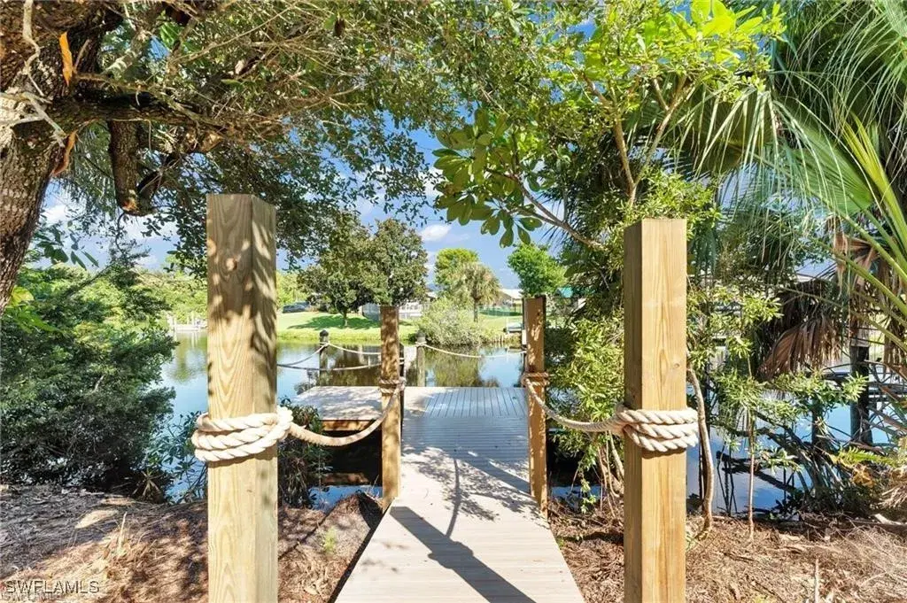Picture of 1913 Indian Creek Dr, North Fort Myers, FL 33917