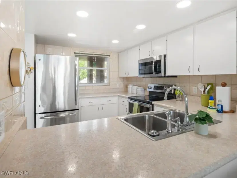 Picture of 901 Collier Ct 205, Marco Island FL 34145