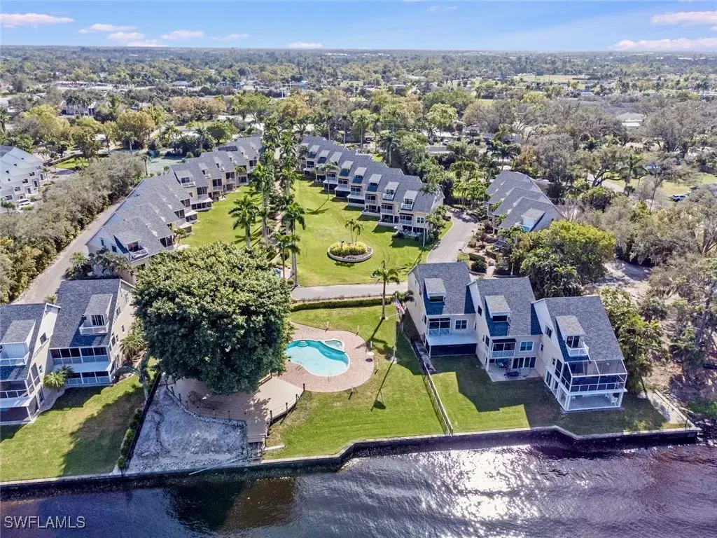 Picture of 821 James St, Fort Myers, FL 33916
