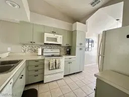 Picture of 13111 Regent Cir, Fort Myers, FL 33966