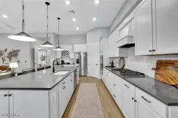 Picture of 9559 Curlew Dr, Naples, FL 34120