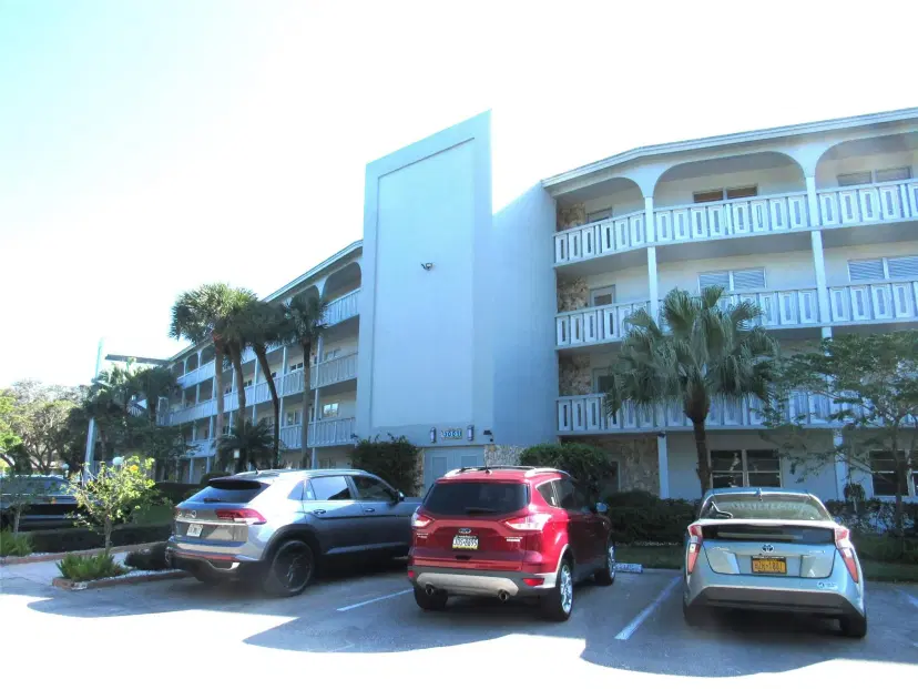 Picture of 3001 Portofino Isle F1, Coconut Creek FL 33066