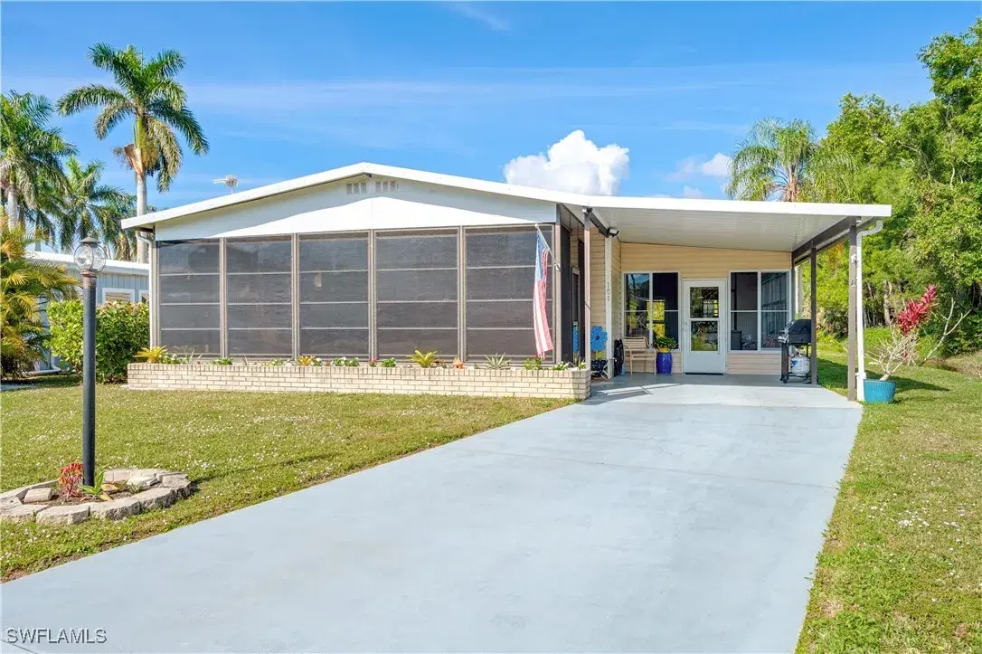 Picture of 101 Pine Key Ln, Naples, FL 34114
