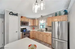 Picture of 101 Pine Key Ln, Naples, FL 34114