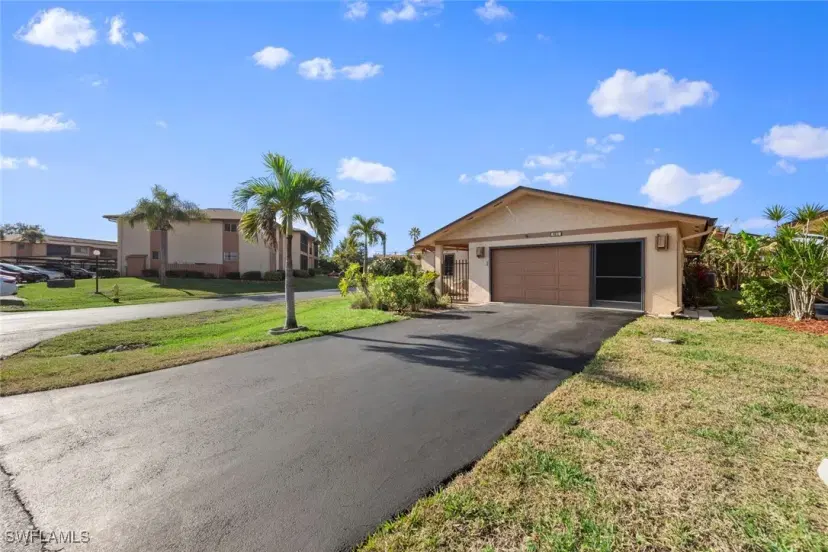 Picture of 6511 Royal Woods Dr, Fort Myers FL 33908