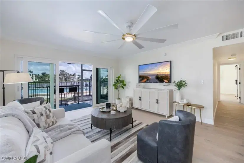 Picture of 4150 Crayton Rd B2, Naples FL 34103